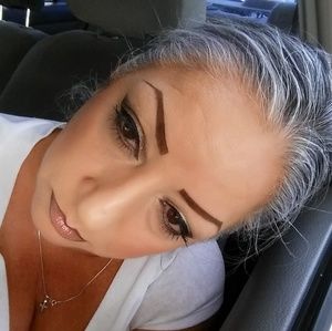 Meet your Posher, Leanne